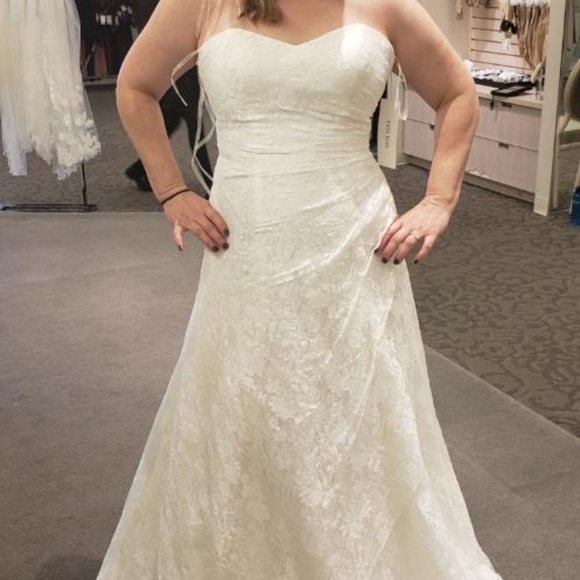 David's bridal size 12 wedding dress - Picture 1 of 5